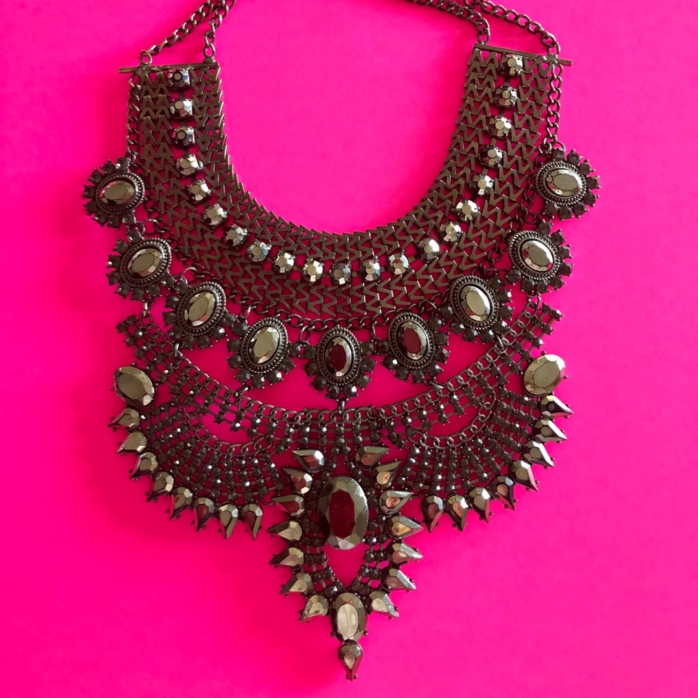 Gorgeous statement necklace. Unique style.